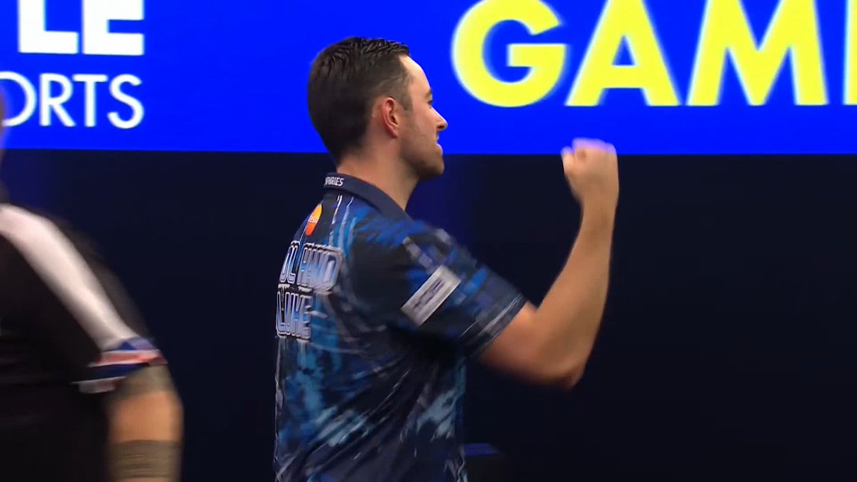 HUMPHRIES INTO THE FINAL! It's a third consecutive World Grand Prix final for Luke Humphries! The world number one fends off a valiant Danny Noppert fightback to close out a 5-3 victory! 📺 #WGPDarts | SFs
