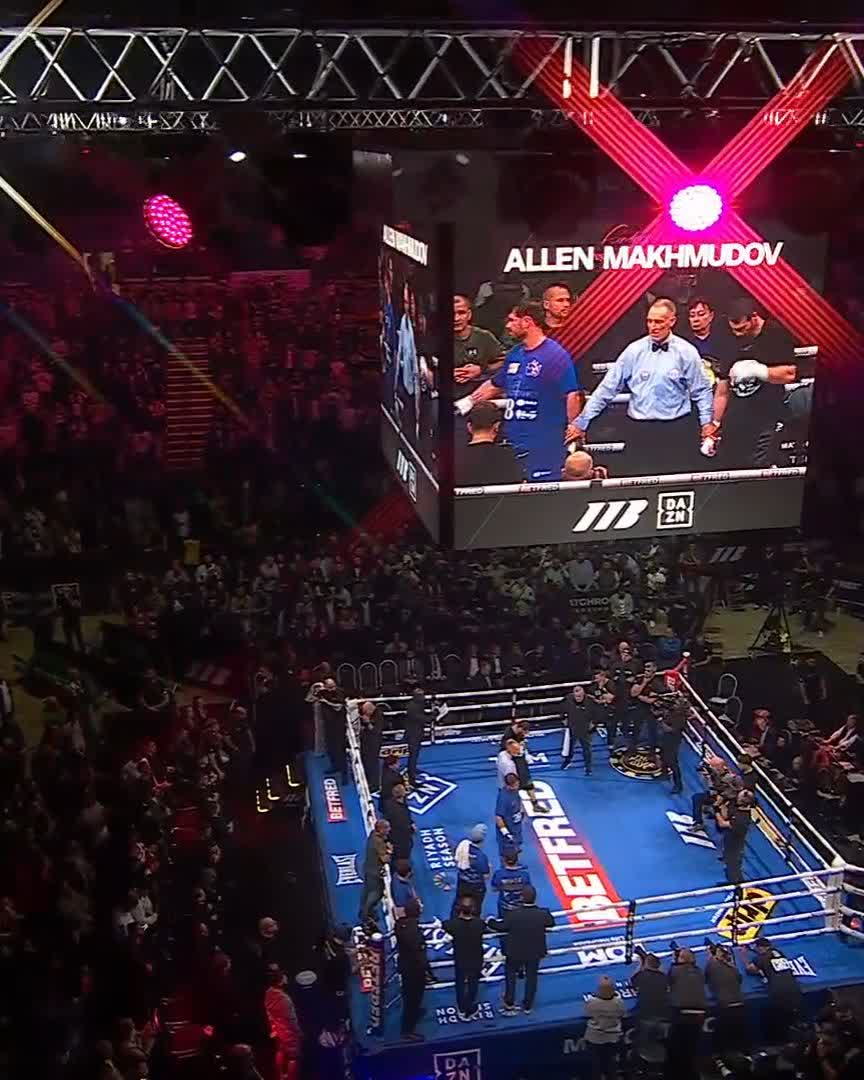 📝 115-111, 116-110, 117-109: Arslanbek Makhmudov takes it on the cards in Sheffield. #AllenMakhmudov | DAZN Boxing