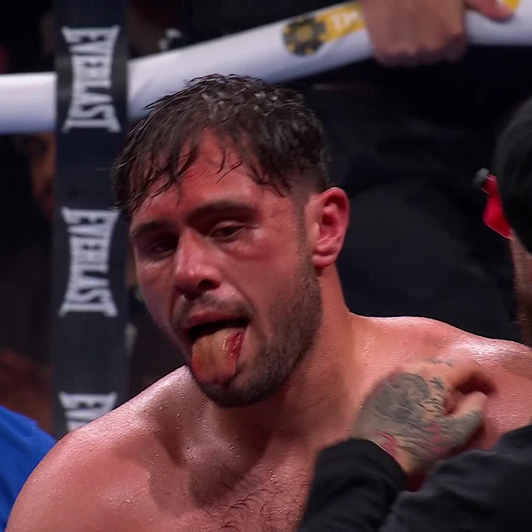 Valiant effort to the end from Allen 🤯 #AllenMakhmudov | Live NOW on DAZN