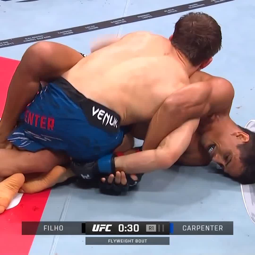 La performance de 🇧🇷 Jafel Filho ! 👏🔥 Il l’emporte par soumission au premier round ! #UFCRio