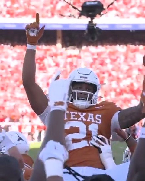 AN ELECTRIC PUNT RETURN STRAIGHT INTO RED RIVER LORE 🤯⚡️ Texas Football x 📺 ABC