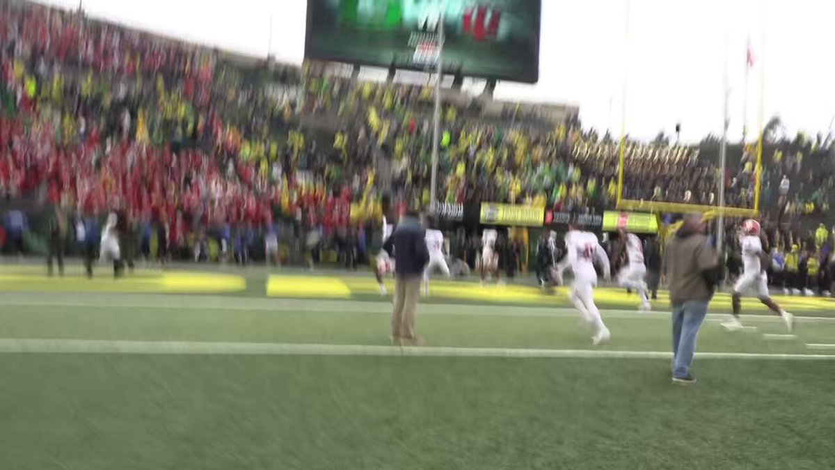 It’s a party in Eugene for Indiana! The Hoosiers are now 1-46 against AP Top-10 opponents on the road after taking down Oregon 30-20. #iufb
