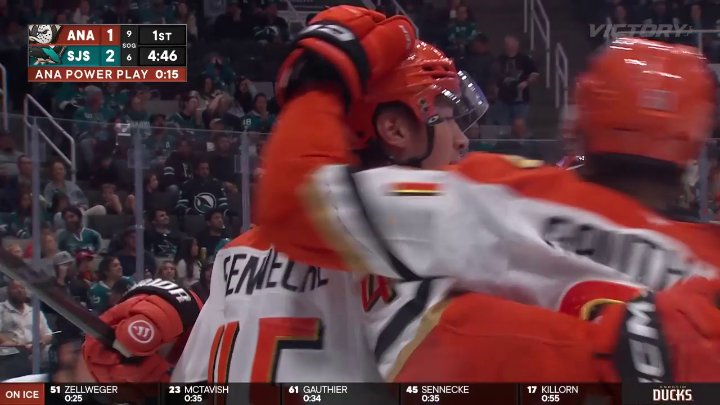 Beckett Sennecke AGAIN 🤯 The Anaheim Ducks rookie has his second goal in his second career game! #NHLFaceOff