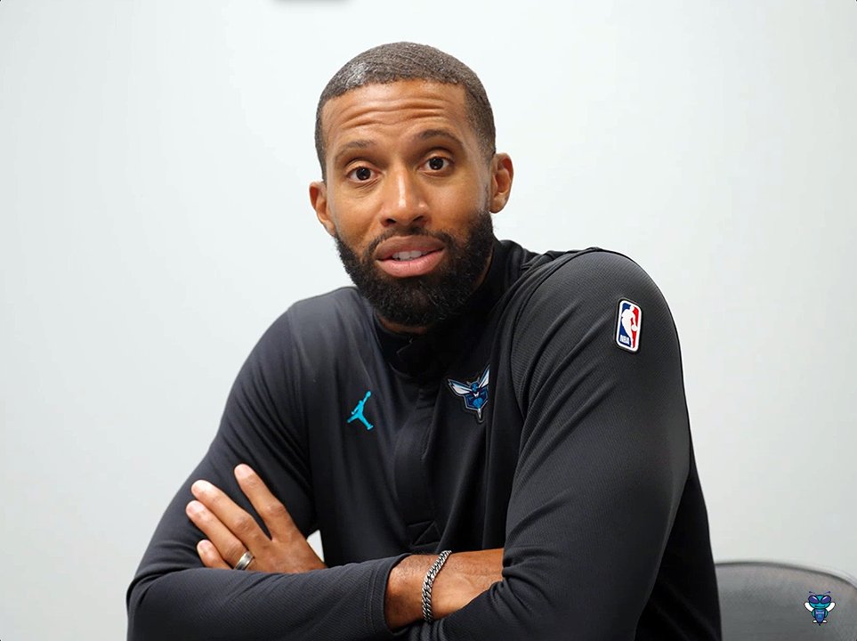 🎙️ Charles Lee: "I've enjoyed watching Ryan (Kalkbrenner) grow as training camp has gone on and during these preseason games. What I liked from him today is that he continues to keep it simple and try to impact winning as best as he possibly can." "Defensively, he's there to help protect the paint. His communication defensively, especially for a young guy, is really impressive. It shows a good grasp of what we're trying to do on top of just picking things up quickly. And offensively, his screen assists, the offensive rebounding, the ability to have a lob threat... he's got really good hands down there in the paint, too." "He's continuing to grow and also just to earn trust with our staff and with his teammates."