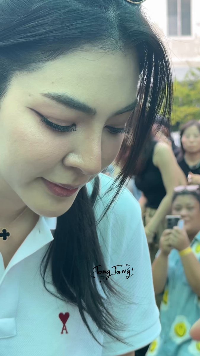 She is so pretty 😭 HAPPY BIRTHDAY PERAYA #FayeGentleBadGirlParty #FayePeraya #ฝ้ายพีรญา