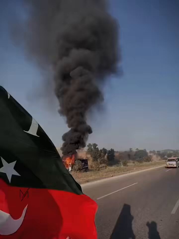 ہر قسم کا الزام لگا .. لیکن پاکستان و خان کی محبت لازوال ہے .!!