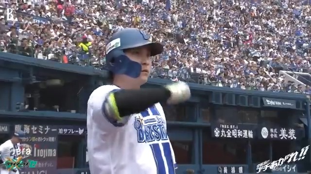 #佐野恵太 選手の放った打球は、青く染まったライトスタンドへ飛び込む!🌈🌈🌈 2ランアーチで反撃!⚡⚡⚡ 1回裏 DB 2 - 5 G #JERAクライマックスセ #横浜奪首 #全横浜でブチあがれ #baystars