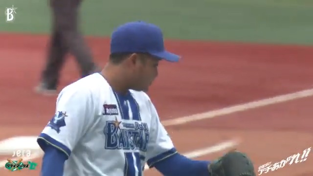試合を振り出しに戻した直後、2回からマウンドに上がった #石田裕太郎 選手が #林琢真 選手の好プレーにも助けられ、しっかり無失点に封じる！👏 2回表 DB 5 - 5 G #JERAクライマックスセ #横浜奪首 #全横浜でブチあがれ #baystars