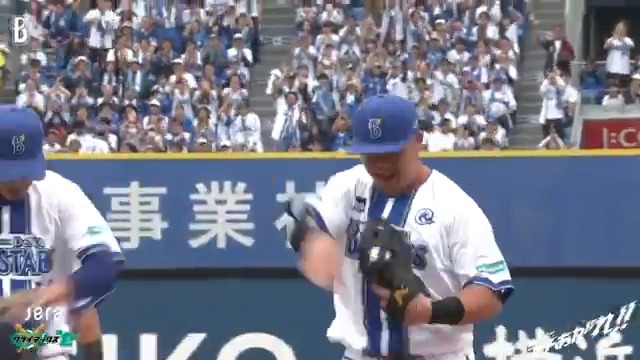 この回からマウンドに上がった3番手 #平良拳太郎 選手は、#牧秀悟 選手のビッグプレーにも助けられ無失点!💪💪💪 6回表 DB 5 - 5 G #JERAクライマックスセ #横浜奪首 #全横浜でブチあがれ #baystars
