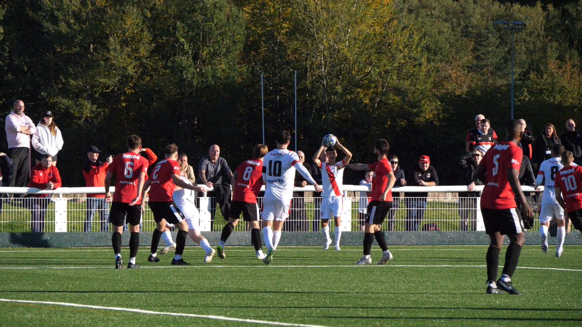 ✨ A touch of genius from Nicky Low for Bankies' second at Gala.
