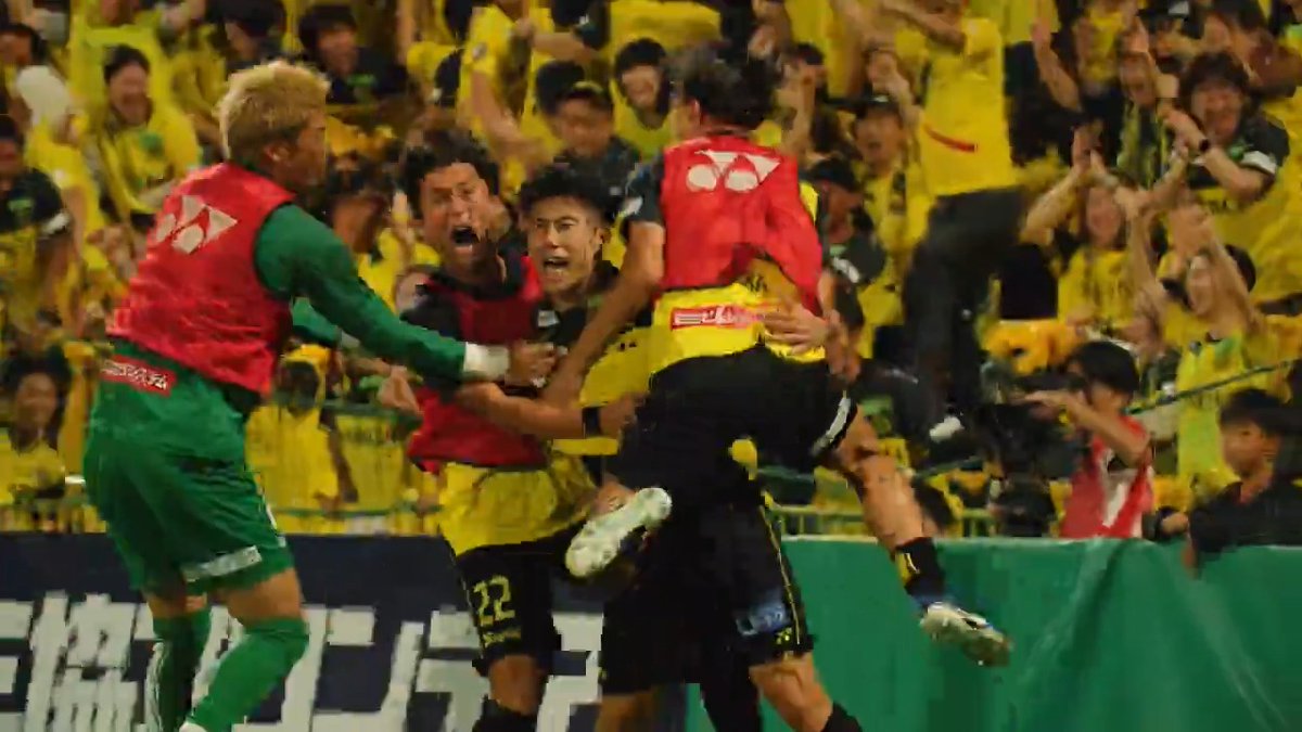 🎥現地独自カメラ🎥 またも仲間隼斗から細谷真大⚽️ 柏レイソルが大逆転に成功！ 細谷はこの試合2ゴール、仲間も1ゴール2アシストの大活躍💪 #ルヴァンカップ