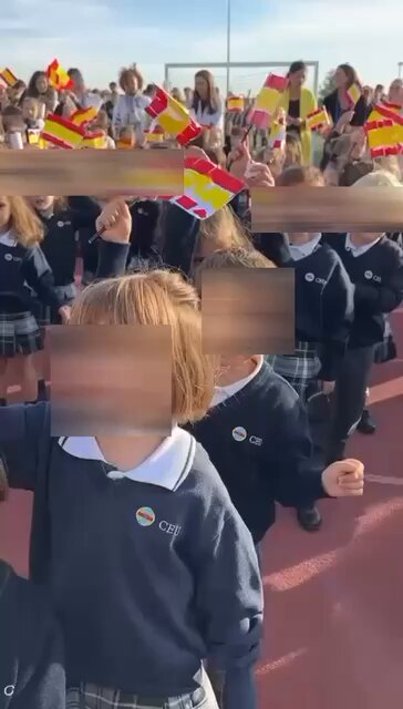 Colegios de toda España han celebrado el día de La Hispanidad sin ningún tipo de complejos. Se está forjando de nuevo el patriotismo.