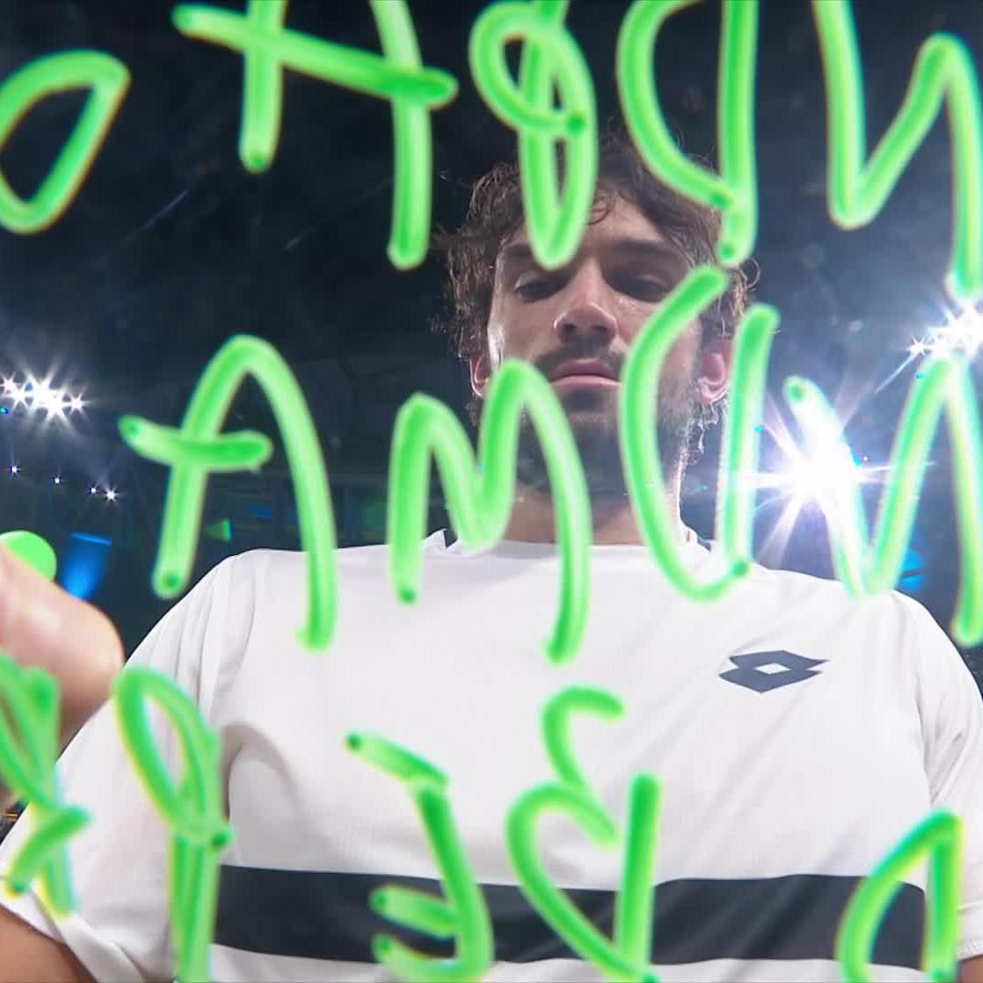 Valentin Vacherot signs the camera after beating his cousin Arthur Rinderknech in the Shanghai final: “Grandpa and Grandma would be proud.” 🥹