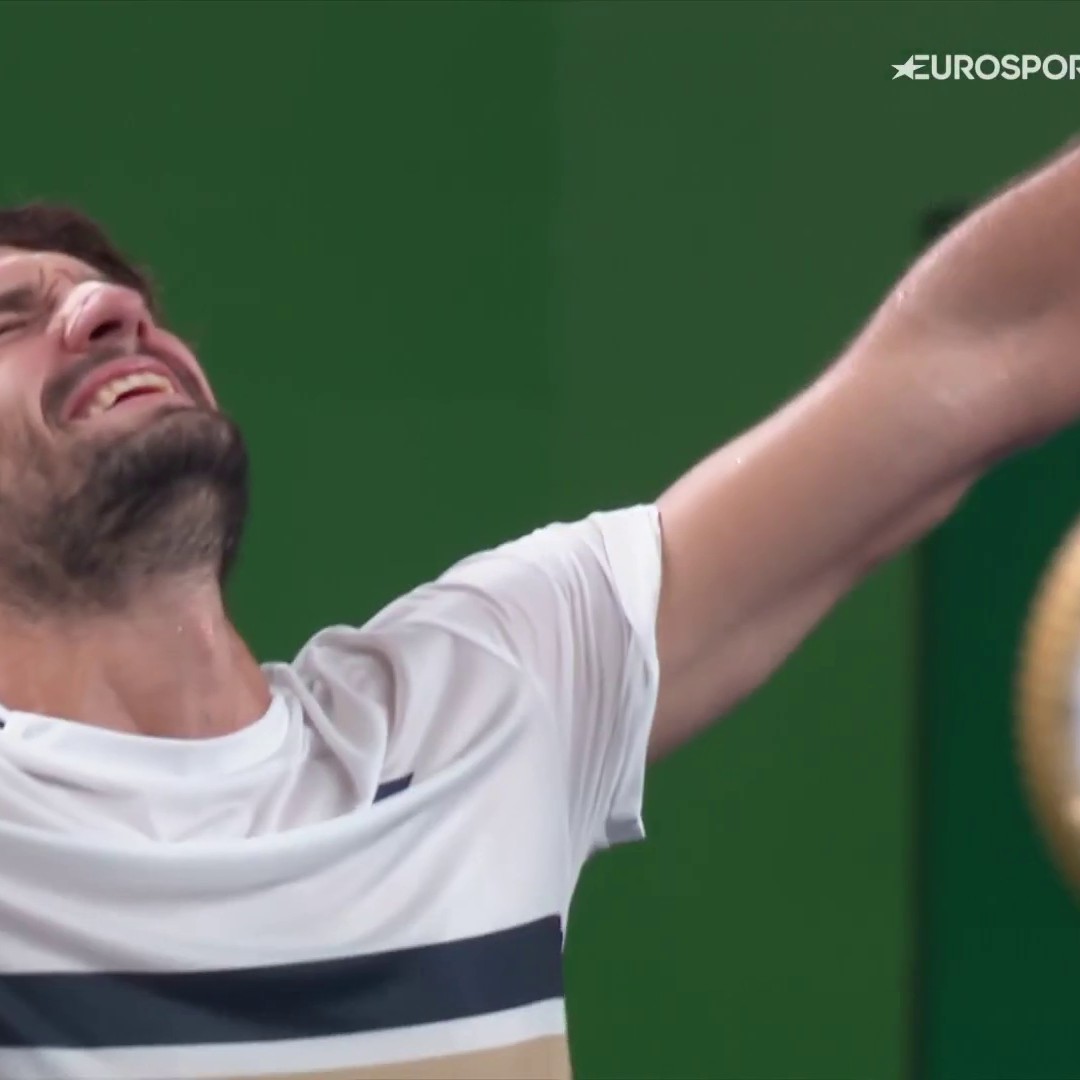 🏆 PHÉNOMÉNAL VALENTIN VACHEROT ! Le Monégasque bat son cousin en finale et remporte le premier Masters 1000 de sa carrière ! Grosse pensée aussi à Arthur Rinderknech qui aura réussi un tournoi exceptionnel 🙏 ▶️ #RolexShanghaiMasters #HomeOfTennis