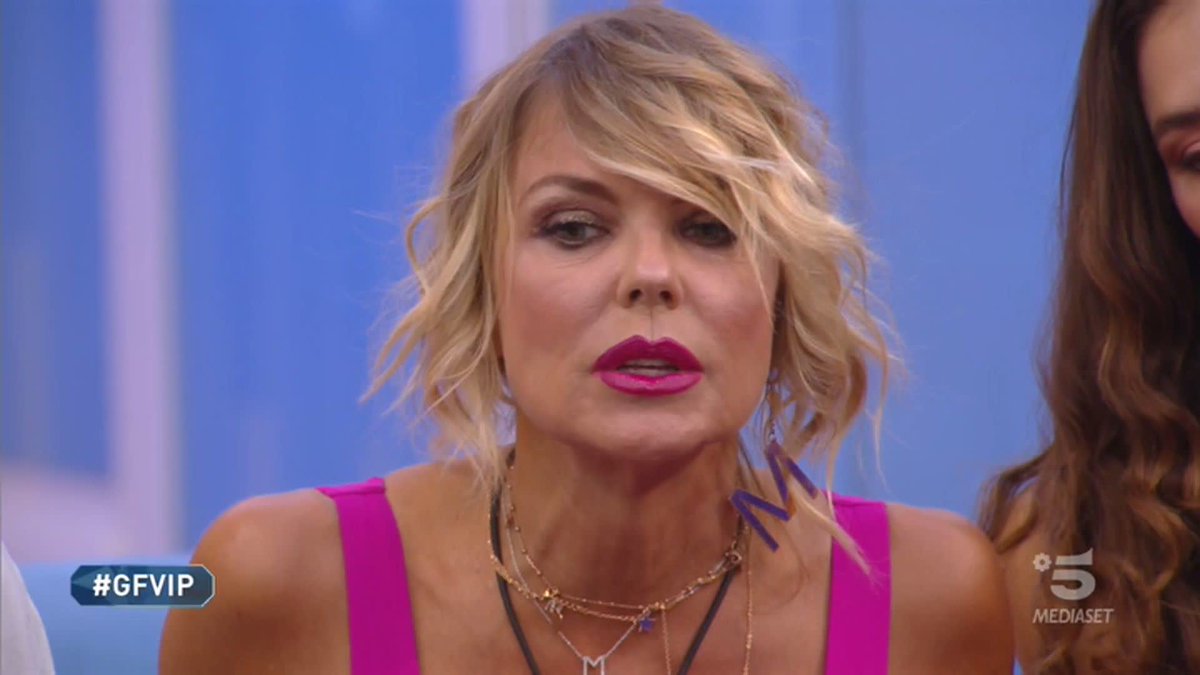 12 Ottobre 2020 oggi ma si CINQUE ANNI FA “Innanzitutto volevo salutare il comodino Andrea, CIAO COMODINOOoOoOoOoO” #GrandeFratello