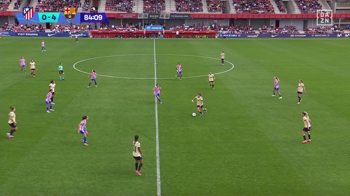 🤯 ¡Qué locura de pase de Alexia! Putellas asistió así a Vicky en el quinto gol del Barça. #LigaFMoeve | #AtletiBarça