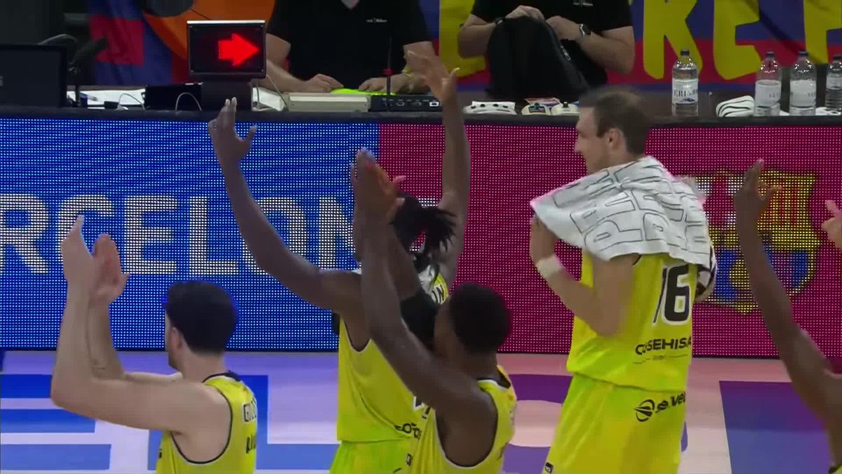¡Así celebra la familia burdeos la victoria! 💜 📺 DAZN España | HIOPOS LLEIDA | #LigaEndesa