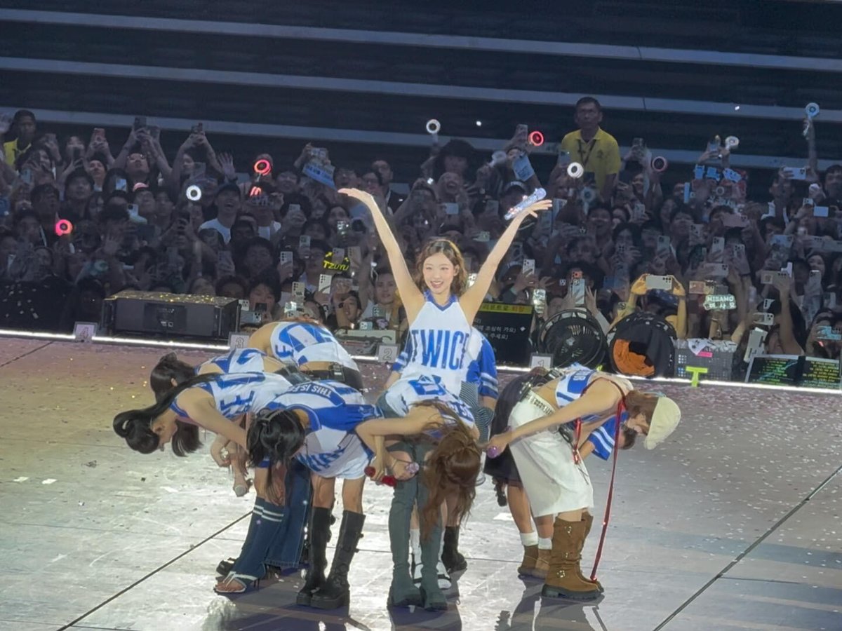 TWICE taking a bow after wrapping up two shows at a SOLD OUT Singapore Indoor Stadium!