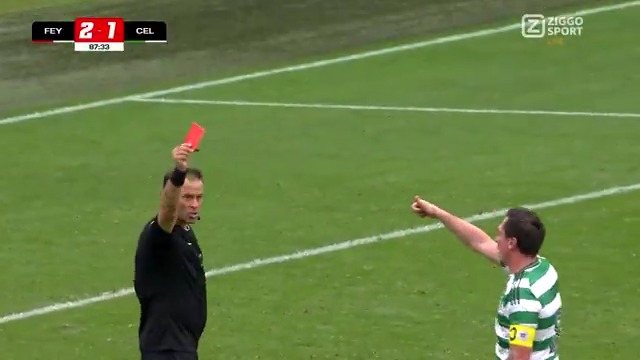 Nijhuis geeft 𝐑𝐎𝐎𝐃, Kuyt mist de strafschop! 😳 Een bijzonder einde van de wedstrijd tussen de Feyenoord en Celtic legends 👀 #ZiggoSport #LegendsMatch #FEYCEL