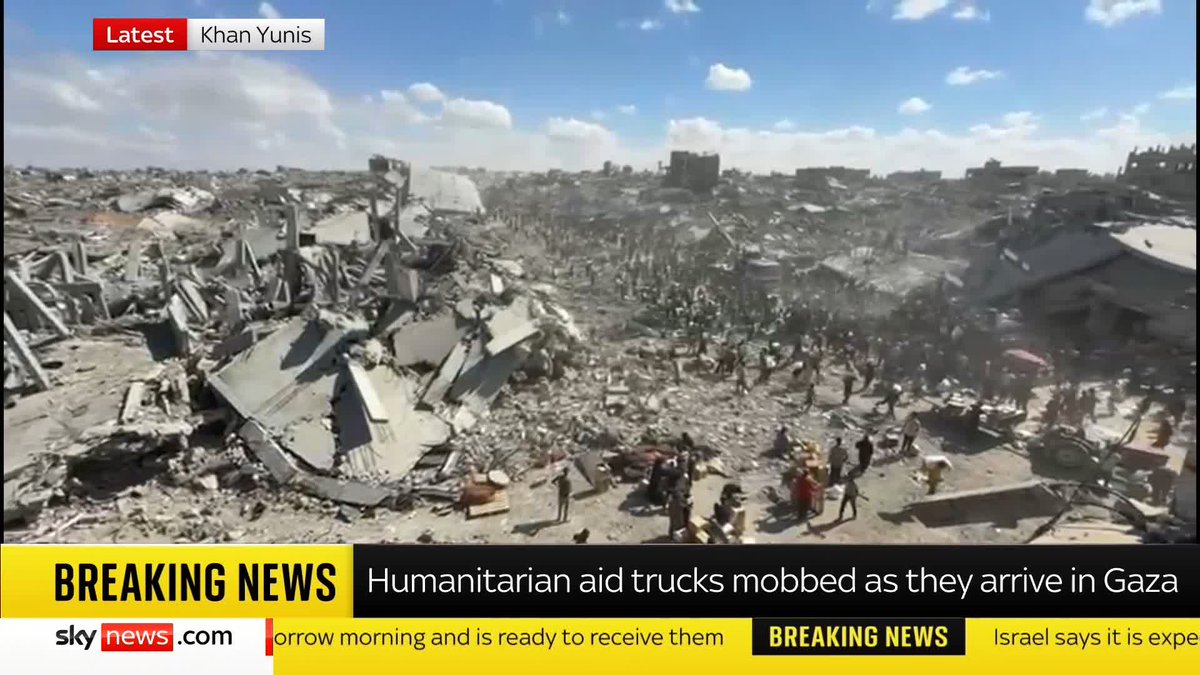 BREAKING: Humanitarian aid trucks entering Gaza have been mobbed by desperate Palestinians. Around 400 trucks are expected to cross into Gaza today. Sky's Barbara Serra reports. 📺 Sky 501 and YouTube