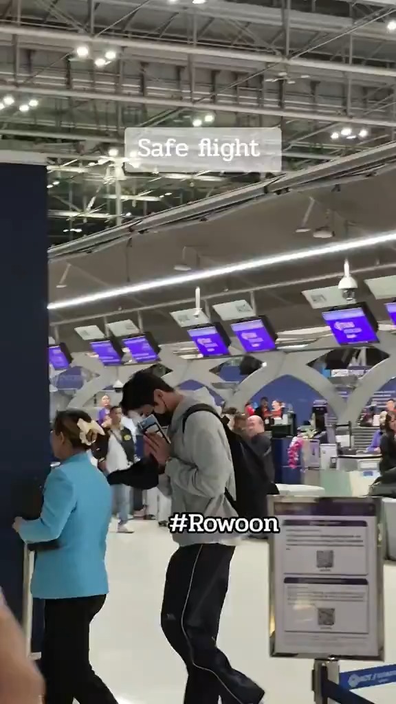 ไหว้สวยยย ☺️ #RowooninThailand #로운 #ROWOON #ロウン #โรอุน