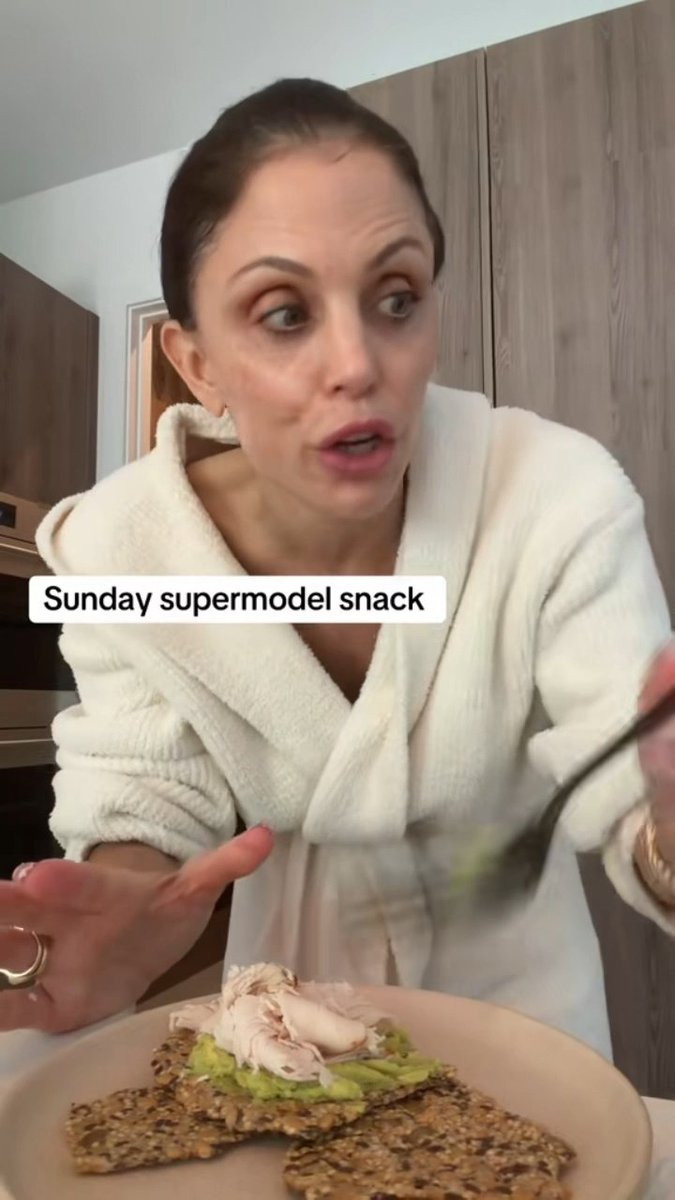 Snack unloading #snack #sunday #supermodel #healthyfood #bethennymademetryit
