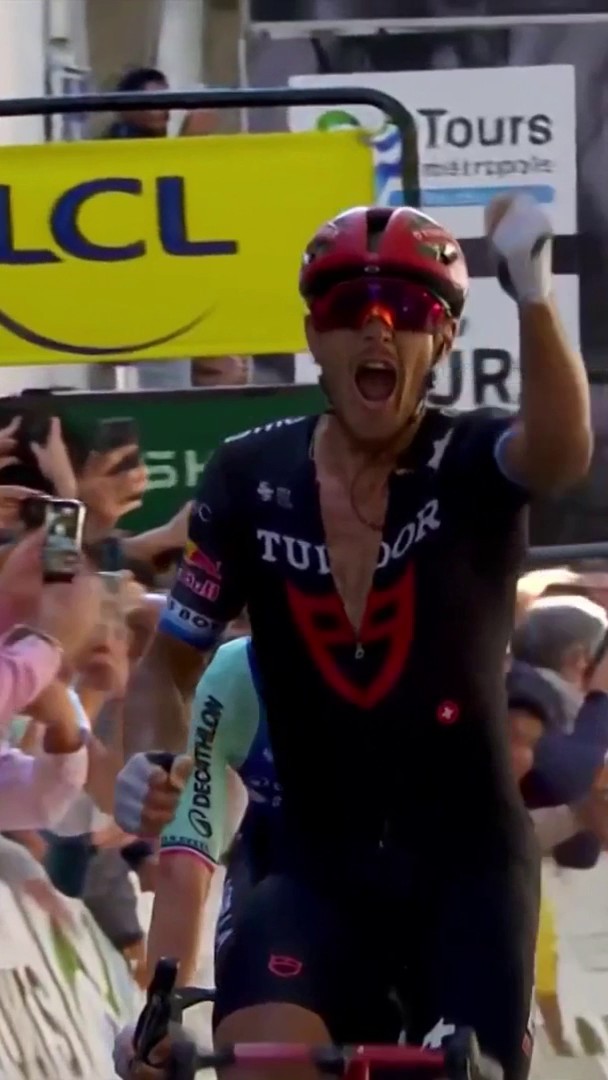 BENTORNATO MATTEO 🇮🇹💙 Trentin centra la prima vittoria del 2025, conquistando la Paris-Tours per la terza volta in carriera dopo i precedenti del 2015 e del 2017! 🚂🚂🚂 #ParisTours #EurosportCiclismo #Trentin