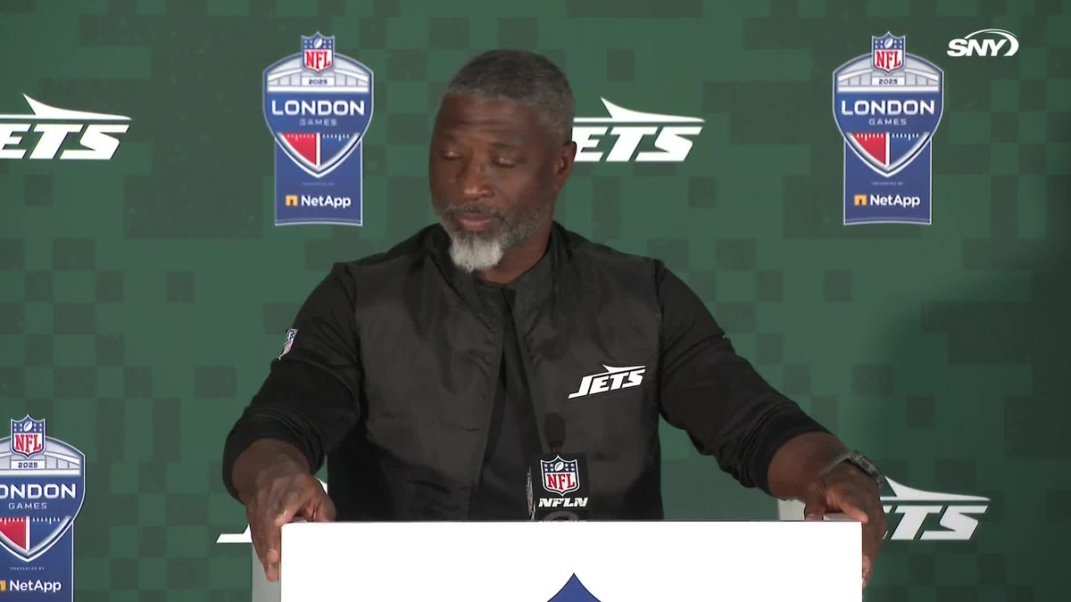 "There are guys who have bad games. That doesn't mean you just bench him, you know better than that" Aaron Glenn shuts down a question asking if Justin Fields will be the Jets quarterback next week: