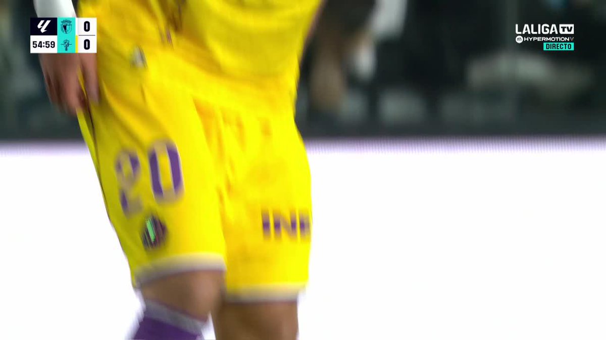 😈 ¡El muñeco diabólico decide el derbi! Este golazo de Chuki le da los tres puntos al Valladolid. #LALIGAHYPERMOTION #BurgosCFRealValladolid