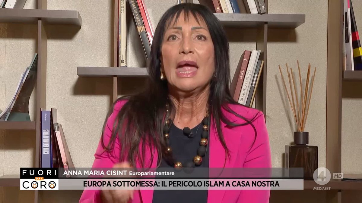 "Ci odiano e odiano la nostra libertà! Vogliono sovvertire le nostre leggi imponendo la Sharia! Vogliono governarci e annullarci, anche tramite le moschee! Non dobbiamo farci intimidire e dobbiamo ricordarci che siamo italiani e cristiani!" Anna Cisint a #Fuoridalcoro