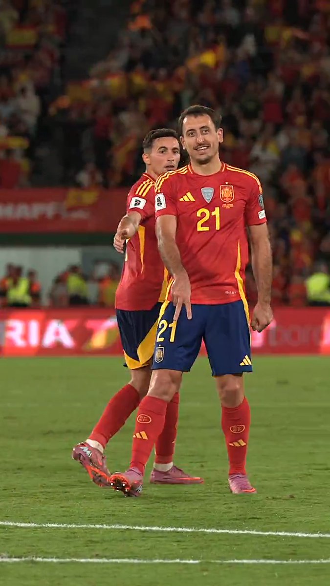 👏 Mikel Oyarzabal y su 𝗶𝗱𝗶𝗹𝗶𝗼 𝗰𝗼𝗻 𝗲𝗹 𝗴𝗼𝗹. De falta para poner el 𝟮-𝟬. #VamosEspaña | #CopaMundialFIFA