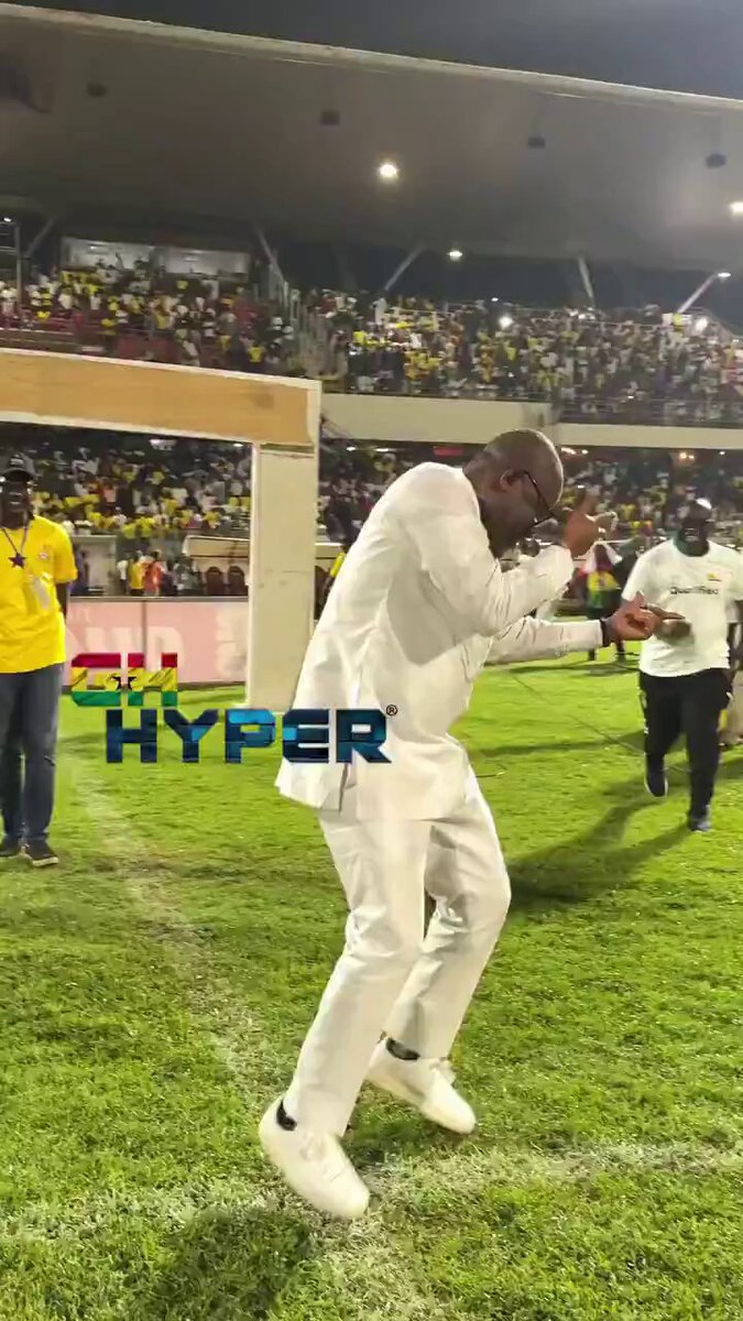 Ghana Football Association President, Kurt Okraku, was overwhelmed with joy after the Black Stars secured qualification for the World Cup and celebrated by dancing on the pitch to Shatta Wale’s hit song ‘Mahama Paper.’ VC: GH Hyper