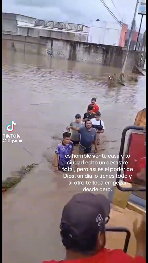 Insisto. ¿No hubo alguien en el gobierno que le pidiera a la población evacuar? Vayan a Tiktok para que vean la crueldad de las imágenes de Poza Rica.