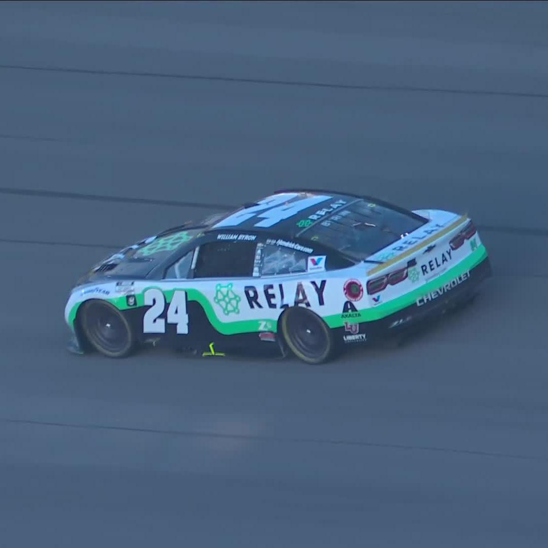 A big moment for the No. 24! Kyle Larson regains the lead!