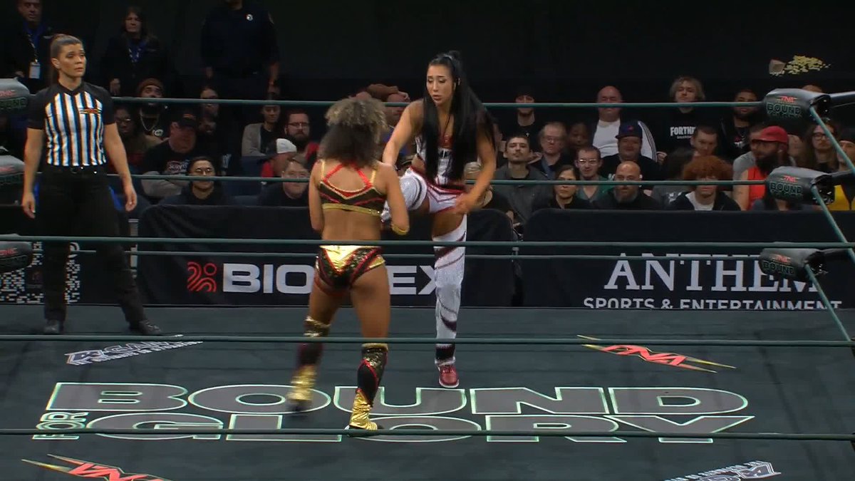 Shades of Rob Van Dam as Kelani hits the heel kick and the Five-Star Frog Splash 🐸
