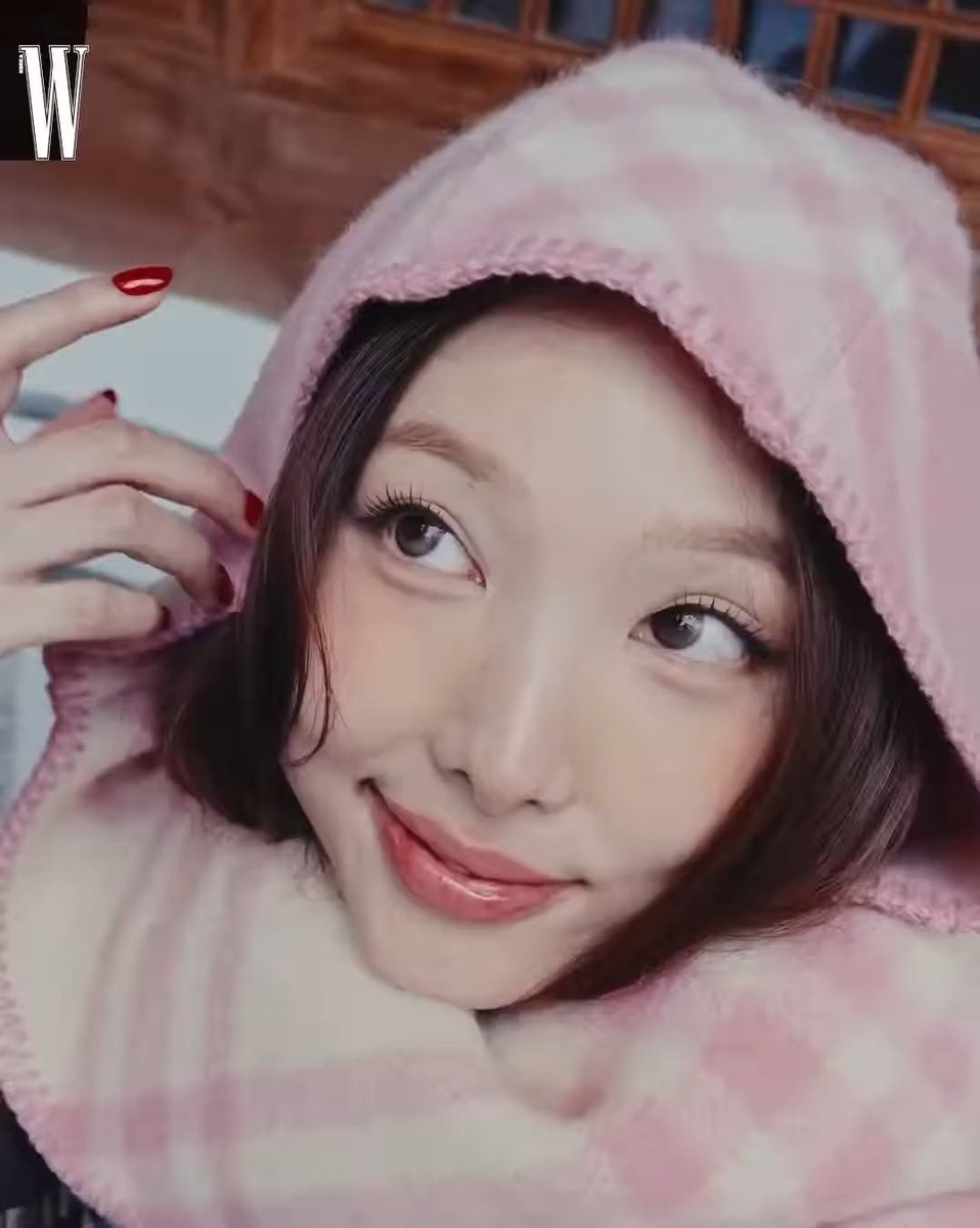 NAYEON and Actress Jung Eunchae for Burberry &amp; W Korea