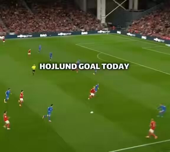 All of a sudden, he now knows how to position himself even misplaced passes from opponents seem to find him, and he doesn’t miss anymore. Is Manchester United cursed or something? Because I honestly don’t understand. 😭