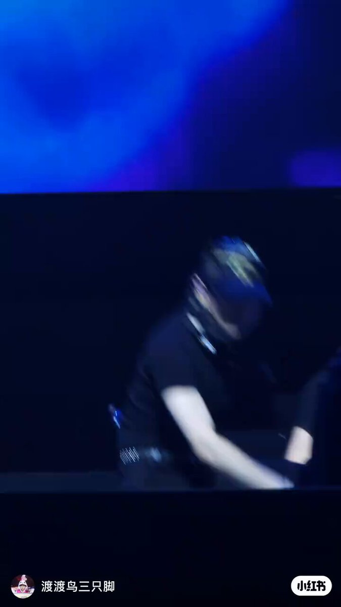 One more time front view For hyukjae's hip thrust enjoyers 🙈 #EUNHYUK #은혁 cr on vid