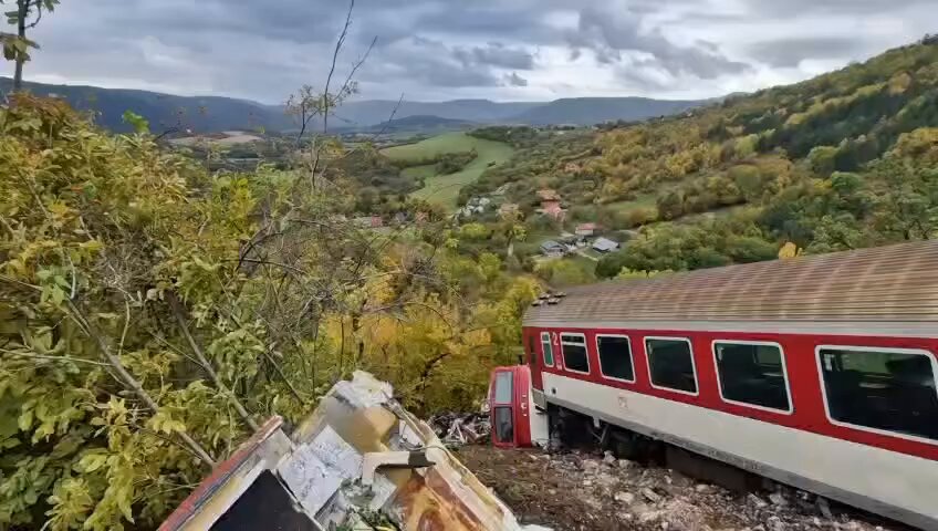 Two passenger trains collided in eastern Slovakia, leaving at least 20 people injured, TV channel Ta3 reported. The crash occurred near the city of Rožňava, on a section of track where a double line narrows to a single one. The express trains R913 and R914 GEMERAN collided. Five ambulances and a rescue helicopter are operating at the scene, and passengers are being evacuated. The severity of the injuries is still being determined. Prime Minister Robert Fico has sent members of his government to the site, and an investigation into the cause of the collision is underway.