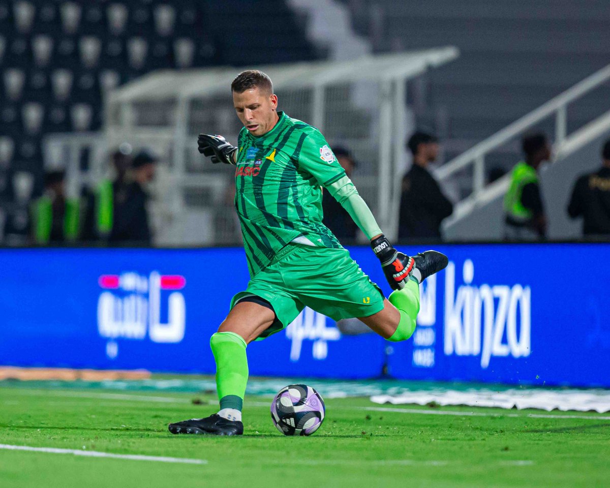هدف لن يتكرر كثيرًا 🤯 أتى بعد تمريرة حاسمة من حارس مرمى الخليج 🅰️ #دوري_روشن_السعودي | #للجماهير | نادي الخليج السعودي