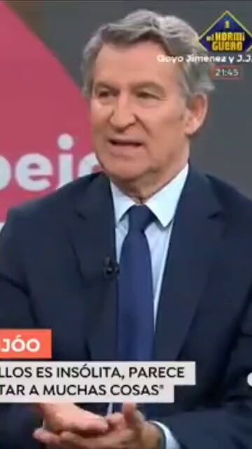 Yo si le asesorara le diría que no hace falta que salga a hacer el ridículo todos los días, que dosifique un poco.