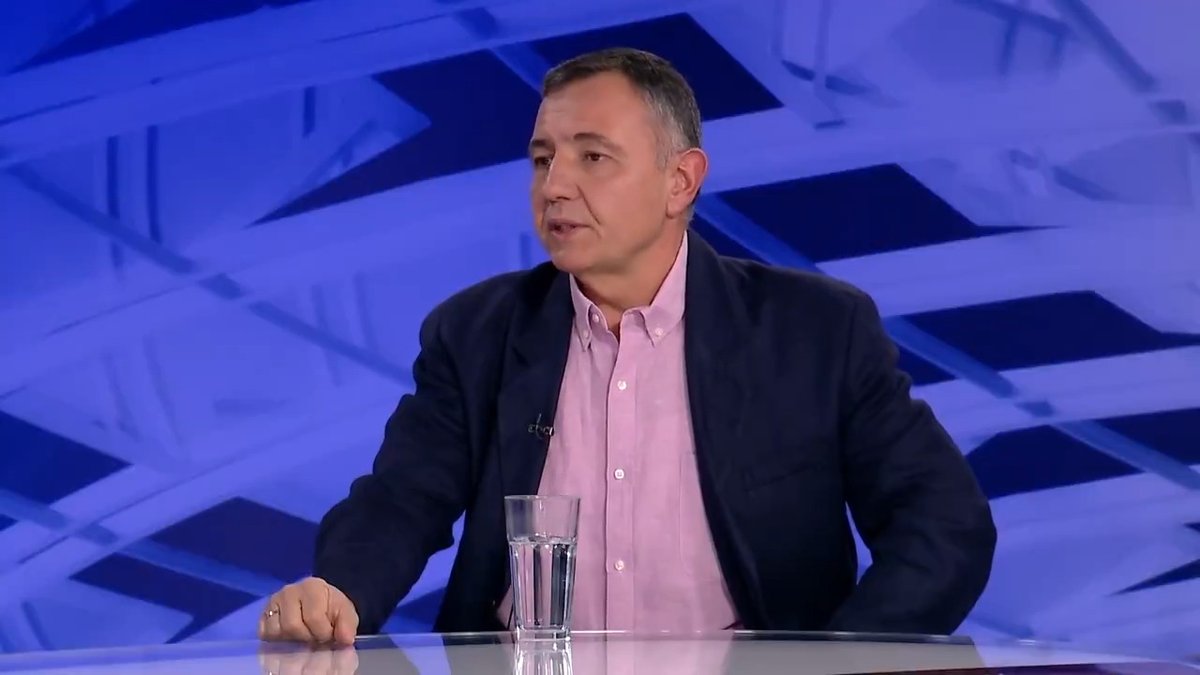 Komentarišući izjavu predsednika Srbije da "nestašice nafte neće biti", politički analitičar Dragomir Anđelković kaže da Rusi smatraju da je Vučić bio obavešten oko sankcija NIS-u znatno pre nego što su se desile, te da je računao na podršku američke administracije za preuzimanje NIS-a od njih.