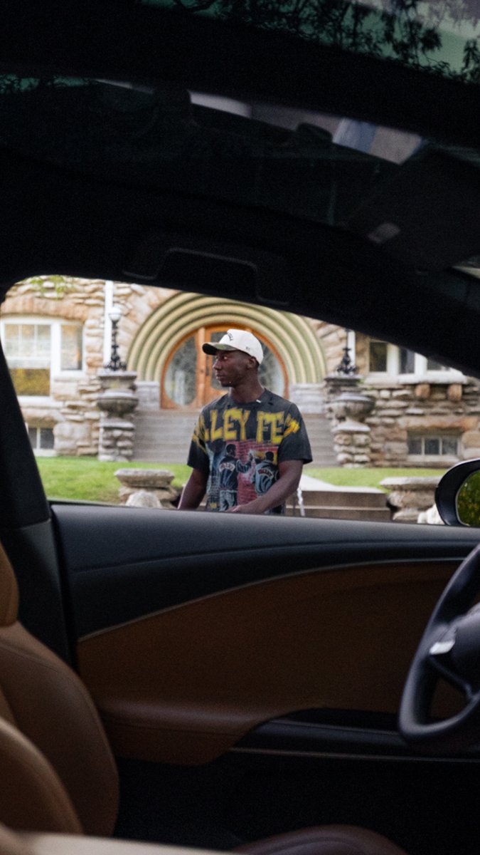 “That is faster than my Porsche!” From immersive sound to frunk seating and Sprint mode, buckle up to watch Joshua Williams shout out all his favorite features while demo driving #LucidGravity around Kansas City.