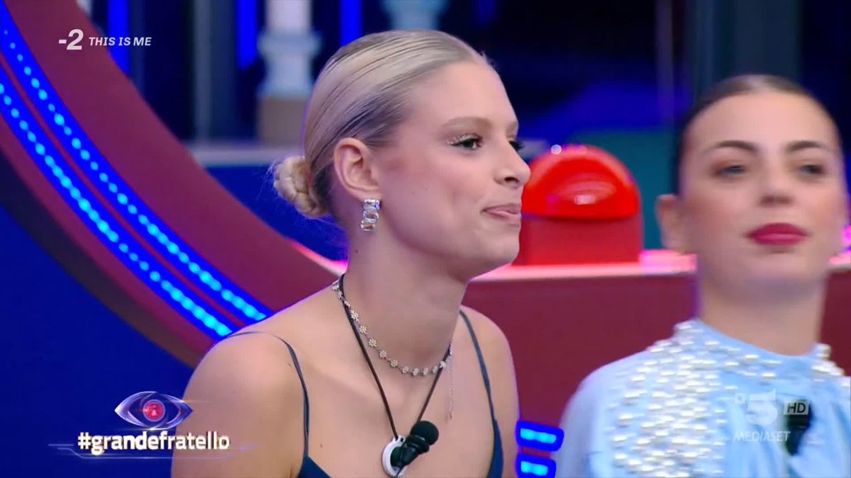 Giulia sceglie di prendere i vestiti di Donatella, Francesca e Francesco #GrandeFratello