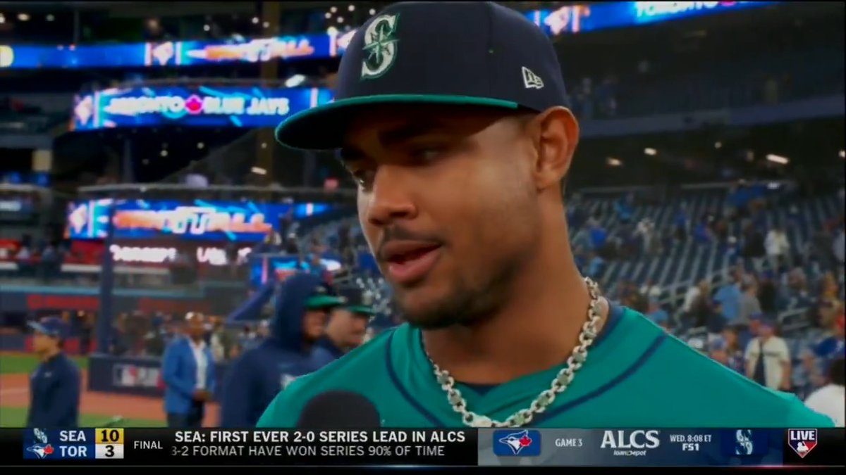.Julio Rodriguez🇩🇴🦁 set the tone early with a three-run homer in the first inning! Jon Morosi chatted with the Seattle Mariners star after tonight's Game 2 victory. #SeizeTheMoment