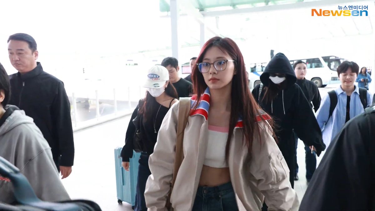 Nayeon, Momo, Jihyo, and Tzuyu heading to New York today for Victoria's Secret Fashion Show. It seems like the other members will not participate in the show.