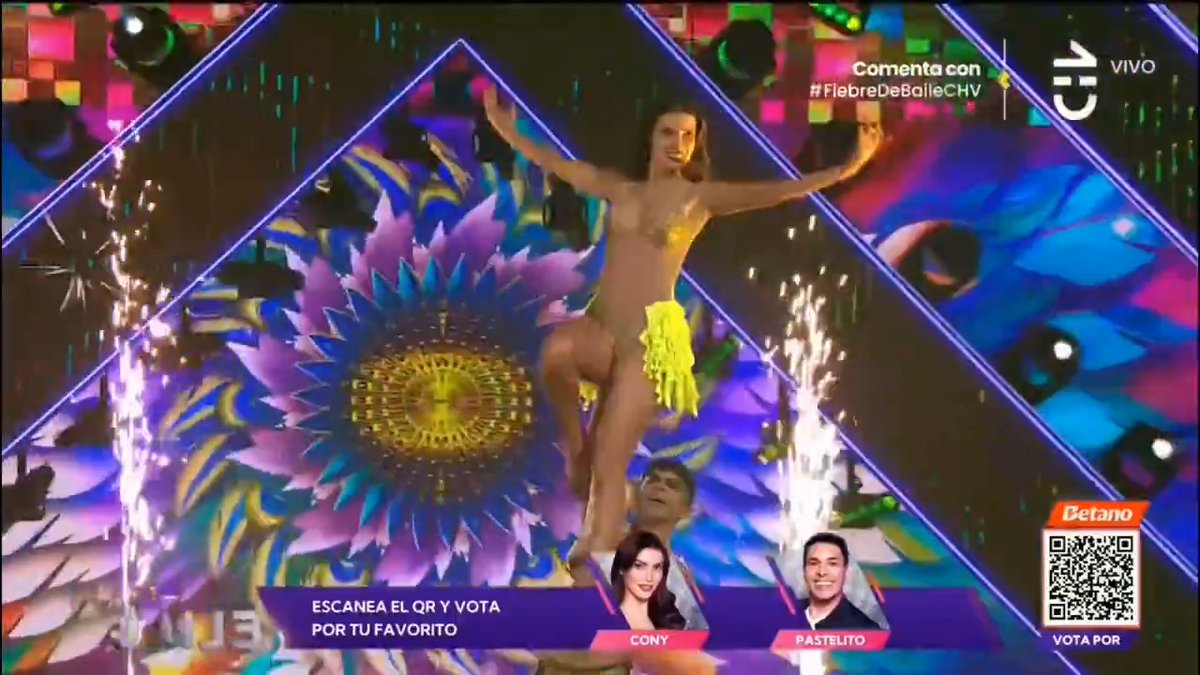🔴 NIVELES SON NIVELES: Belleza, ritmo, sabor, outfit, espectáculo,... SOBERBIA 🔥💅 10/10 estuvo la Cony Capelli 👌#FiebreDeBaileCHV
