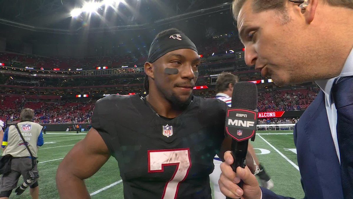 "This can't satisfy us. Not one bit." Bijan Robinson checked in with Peter Schrager after going off for 238 total yards and a TD in the MNF win 🙌