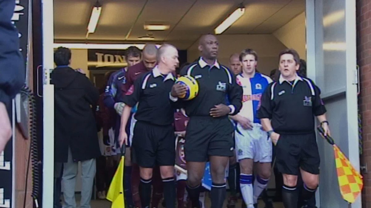 Remembering Uriah Rennie, the first black referee in the Premier League ❤️