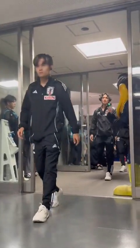 『🇯🇵SAMURAI BLUE vs ブラジル代表🇧🇷』 𝗕𝘂𝘀 𝗔𝗿𝗿𝗶𝘃𝗮𝗹🚌 選手たちが東京スタジアムに到着🏟️🔹 #最高の景色を #SAMURAIBLUE #jfa #daihyo #サッカー日本代表